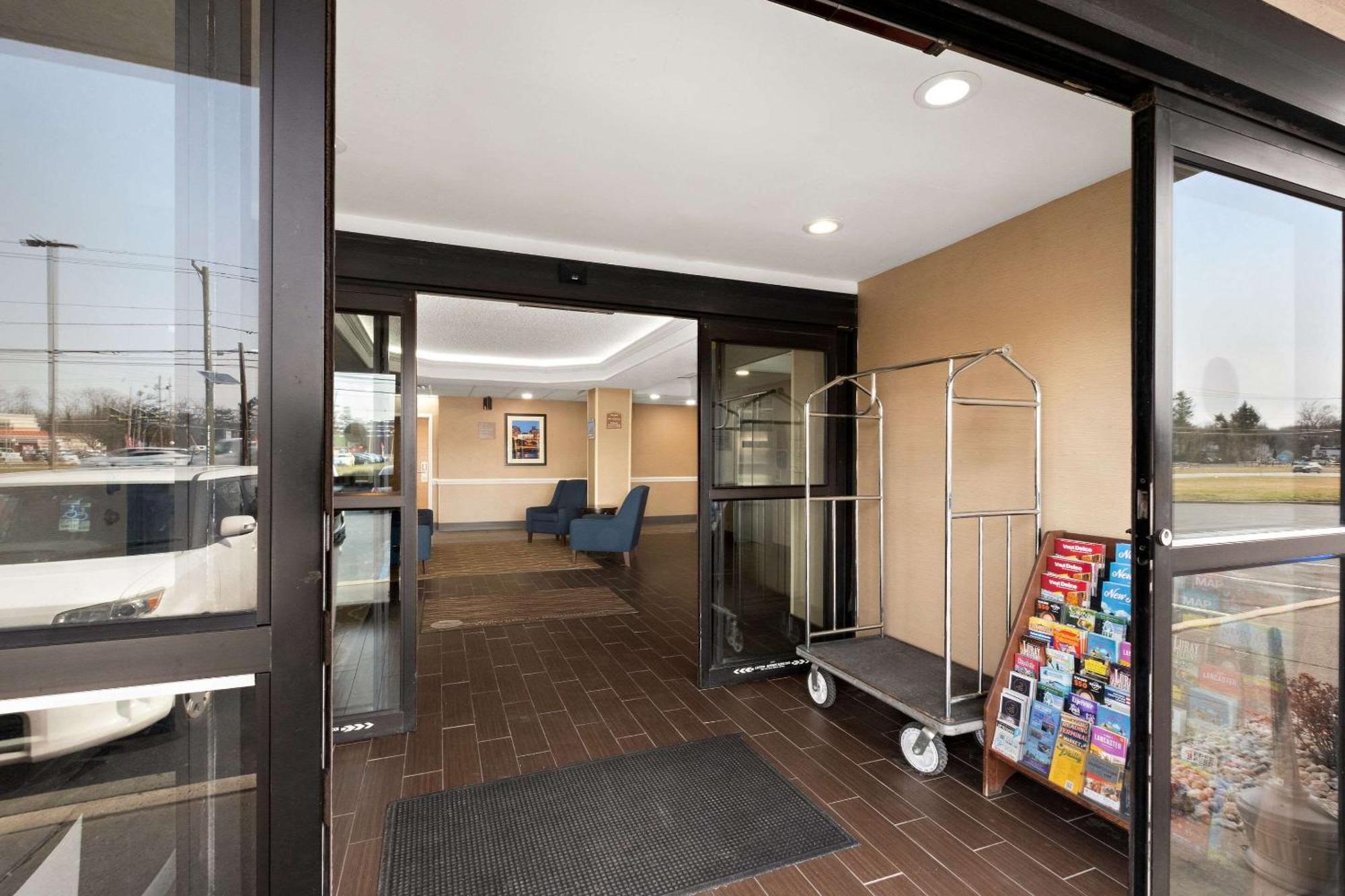 Comfort Inn Bordentown Near Nj Turnpike Exterior photo